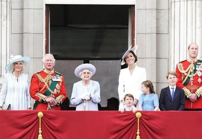 Jubileu: Rainha Elizabeth sente desconforto e não participará de cerimônia