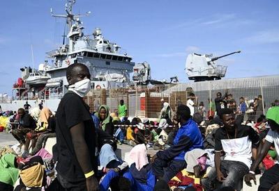 Crise migratória: cerca de 9 mil refugiados chegam a ilha na Itália