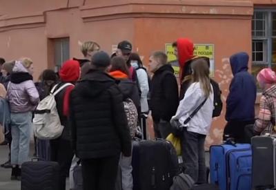 Mais de 50 mil ucranianos deixaram o país nas últimas 48 horas