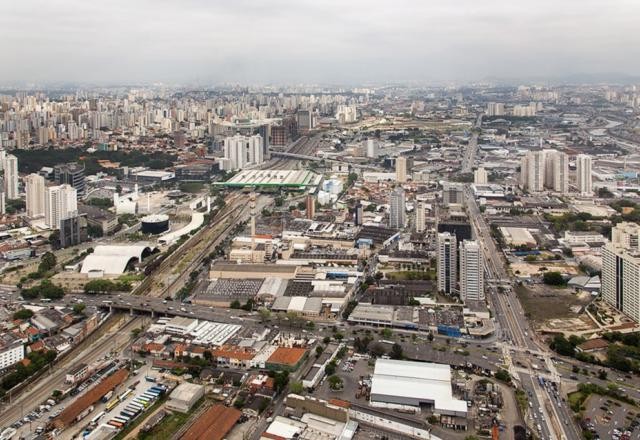 Helicóptero caiu em região de comércio e residências na capital paulista