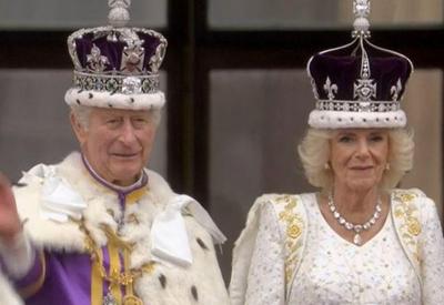 Sem Harry e Andrew, Charles III e família real acenam para o público