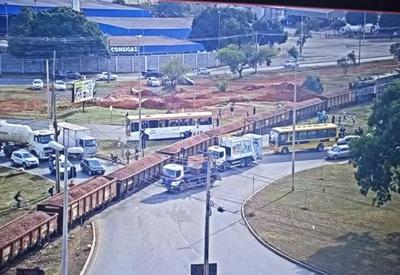 Cobrador de ônibus atingido por trem em Brasília segue na UTI em estado grave
