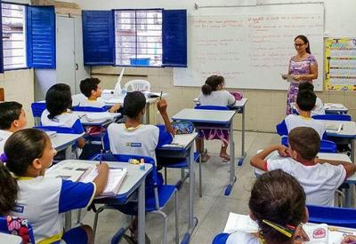 SP: currículo escolar de 2024 terá mais tempo dedicado a matemática e português