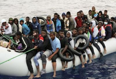 Naufrágio deixa pelo menos 61 refugiados mortos na Líbia