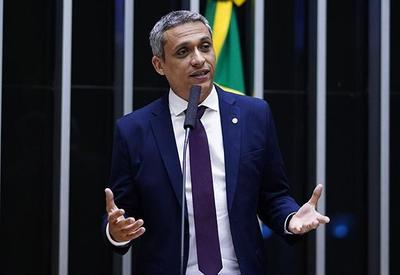 PGR denuncia deputado bolsonarista por racismo contra Silvio Almeida e por injúria contra Lula