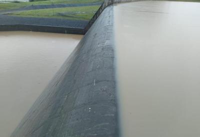 Risco de inundação fecha barragem em Santa Catarina