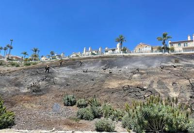 Incêndio na Califórnia deixa mansões destruídas