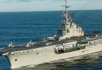 Marinha afunda porta-aviões São Paulo a 350 km da costa