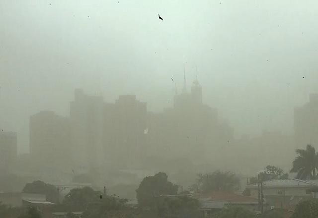 Tempestades de poeira causam estragos em diferentes regiões do país