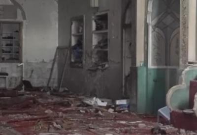 Atentado suicida em mesquita deixa 56 mortos no Paquistão