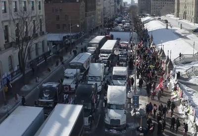 Canadá usa Lei de Emergências para acabar com protesto de caminhoneiros