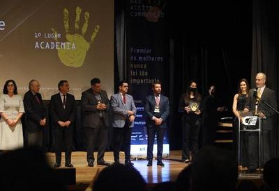Estudo da FGV vence Prêmio Não Aceito Corrupção na categoria Academia