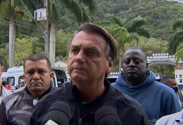 Bolsonaro: se Congresso derrubar veto do absorvente, saúde perde recurso