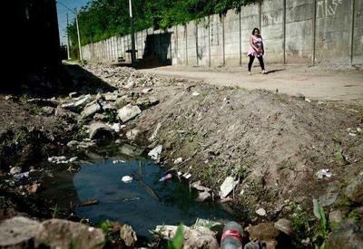 Um em cada dois brasileiros enfrenta problemas com saneamento, diz estudo