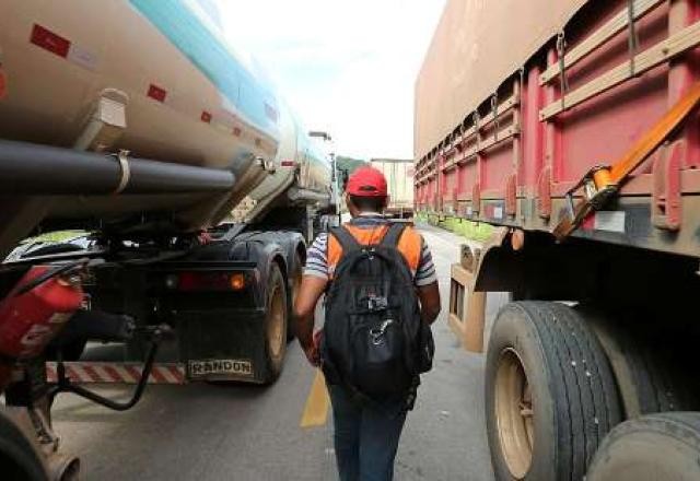 Governo quer elevar Auxílío Brasil para R$ 600 e voucher caminhoneiro de R$ 1mil