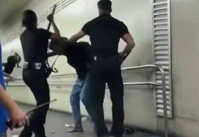 Coletor de recicláveis é agredido por seguranças do metrô de SP