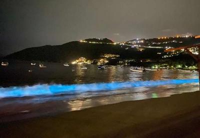 Sem poluição, ondas de Acapulco brilham pela primeira vez em 60 anos