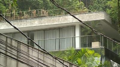 Polícia investiga se americana foi mantida em cárcere privado por homem em mansão no Rio