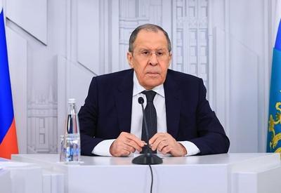 Lavrov diz que soldados condenados à morte por separatistas cometeram crimes