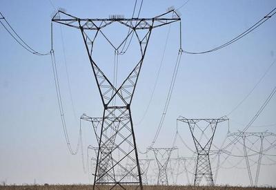 Governo investiga derrubadas de três torres de transmissão de energia
