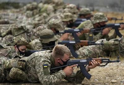 Recrutas ucranianos são treinados por militares do Reino Unido