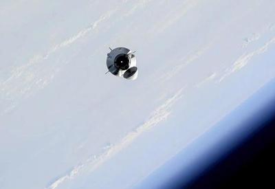 Astronautas da SpaceX chegam à Estação Espacial Internacional
