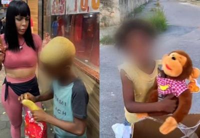 Influenciadoras dão banana e macaco de pelúcia para crianças negras no Rio