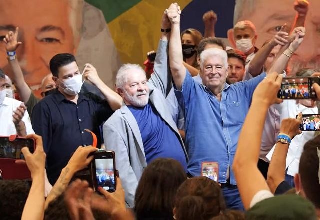 Requião se filia ao PT: "acredito no Lula porque sei que ele sabe fazer"
