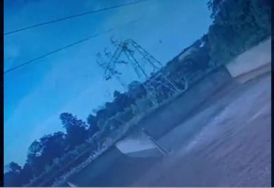 Torre de energia entorta, cai e mata trabalhador no Paraná