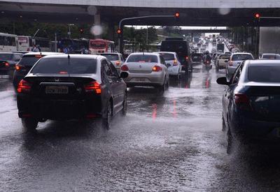 Capital paulista tem previsão de chuva em dia de greve dos transportes