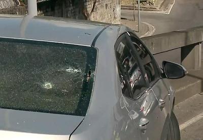 Empresário espanhol tem carro fuzilado em acesso à Av. Brasil, no Rio