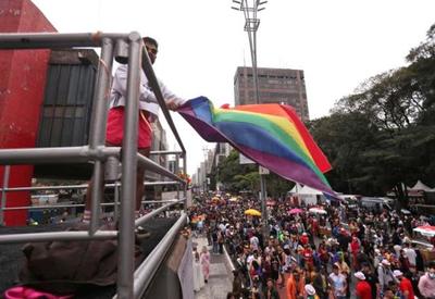 Parada do Orgulho LGBT+ volta às ruas da Paulista após dois anos