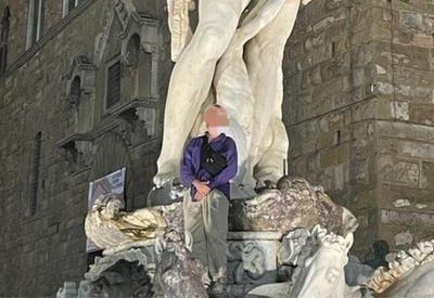 Turista alemão vandaliza monumento histórico na Itália