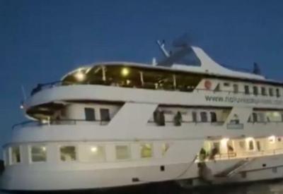 Turistas são detidos durante festa em embarcação de luxo no AM