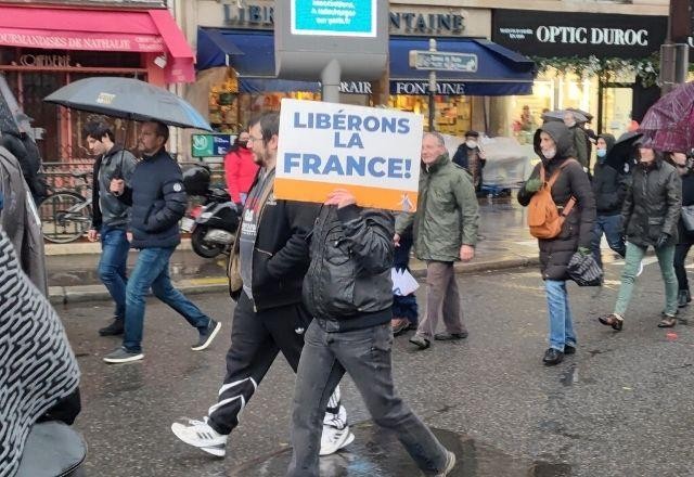 Covid-19: França registra novas manifestações contra passaporte vacinal