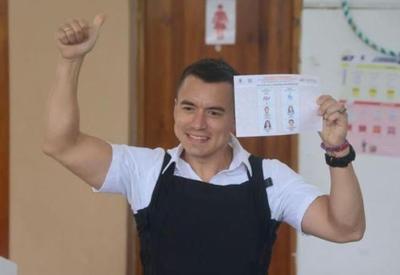 Empresário Daniel Noboa é eleito presidente do Equador