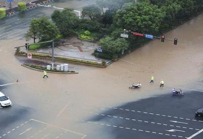 China decreta alerta vermelho em Pequim por causa do tufão Doksuri