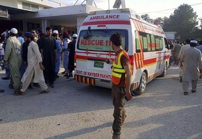 Número de mortos em atentado suicida no Paquistão sobe para 54