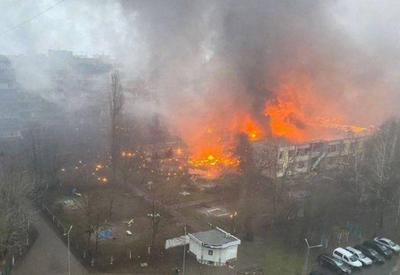 Acidente de helicóptero em Kiev deixa 15 mortos; ministro está incluso