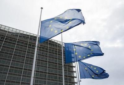 UE suspende formalmente acordo de facilitação de vistos com Rússia