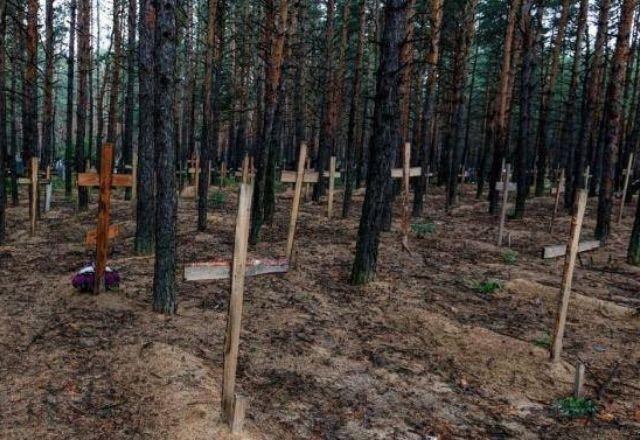 Após retirada russa, 450 túmulos são descobertos em cidade ucraniana