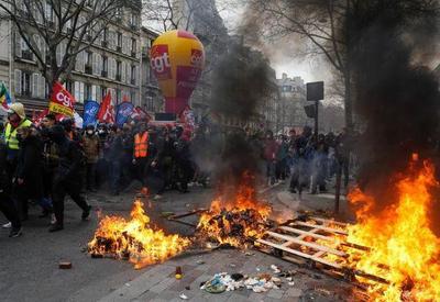 Franceses usam 1º de maio para protestar contra reforma da previdência