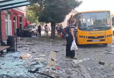 Ataque russo deixa sete mortos em praça na Ucrânia