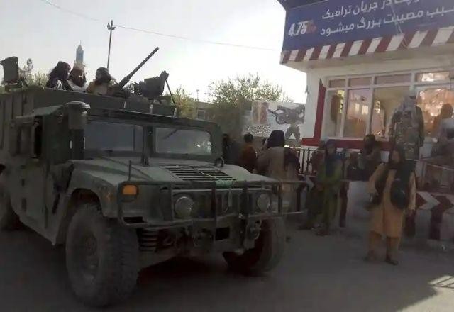 Talibã assume controle de 15 das 34 capitais provinciais do Afeganistão