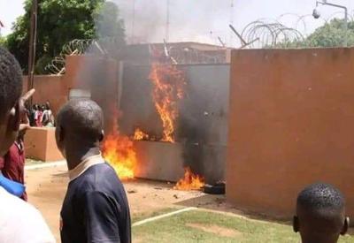 Em meio a golpe, França diz que começará a evacuar cidadãos do Níger
