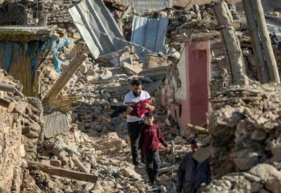 Número de mortos após terremoto no Marrocos sobe para 2,1 mil
