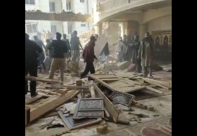 Ataque suicida em mesquita deixa ao menos 61 mortos no Paquistão
