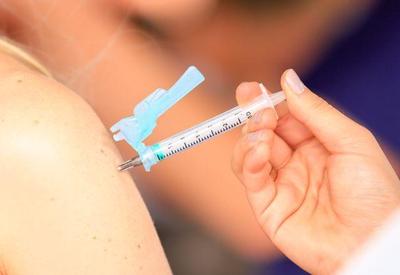Vacina contra Covid-19 será anual para crianças e grupos prioritários a partir de 2024