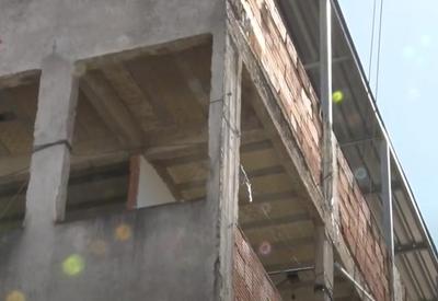 Bebê de nove meses cai do terceiro andar de prédio e sobrevive