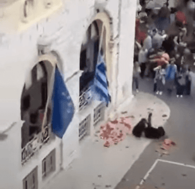 Tradição dá errado e mulher é atingida por jarro na cabeça na Grécia